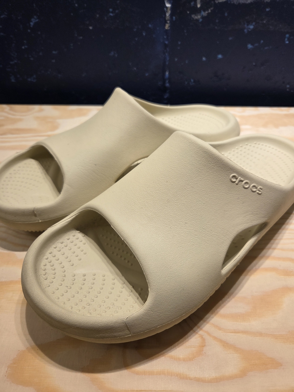 CROCS Mellow Recovery Bone White Men's Slides (Size 12) - Picture 3 of 9